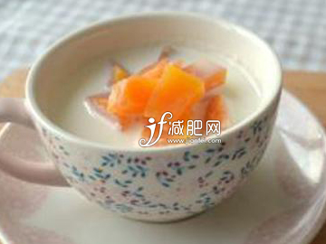 想要练出性感马甲线 地瓜牛奶