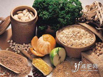 肚子赘肉多怎么办 保证饮食健康.jpg