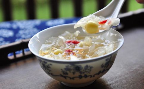 吃哪些食物消除水肿脸 水肿脸怎么办 消除水肿脸的方法 