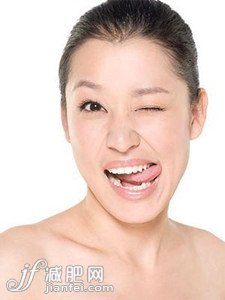 最有效的瘦脸瑜伽 1周瘦出上镜小脸