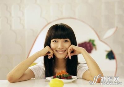 瘦脸按摩操 击退大饼脸(图)