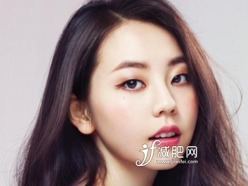 瘦脸运动怎样做有效 勺子瘦脸法