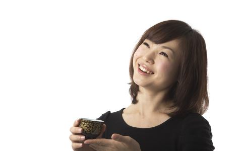 瘦脸 明星脸 缓解浮肿 保湿面膜 按摩 零食 瘦脸的方法