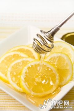 饮食,影棚拍摄,盘子,柠檬,蜂蜜_498161317_Honey and lemon_创意图片_Getty Images China 饮食,影棚拍摄,盘子,柠檬,蜂蜜_498161317_Honey and lemon_创意图片_Getty Images China