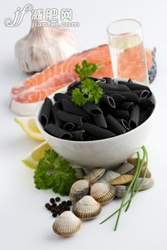 食品,海产,饮食,碗,葡萄酒_108196363_Sea pasta ingredients_创意图片_Getty Images China 食品,海产,饮食,碗,葡萄酒_108196363_Sea pasta ingredients_创意图片_Getty Images China
