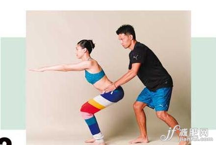 双臂往前伸直