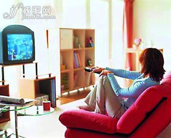 看电视减肥12招比瑜伽更享受
