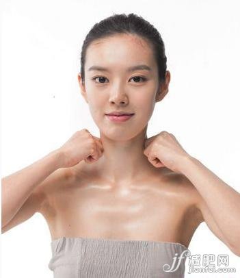 睡前打造优美的锁骨美人