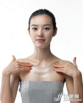 睡前打造优美的锁骨美人