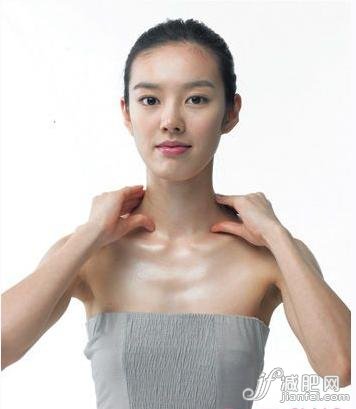 睡前打造优美的锁骨美人