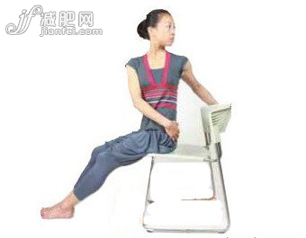 三步椅子瘦背操 逐级打造无暇美背