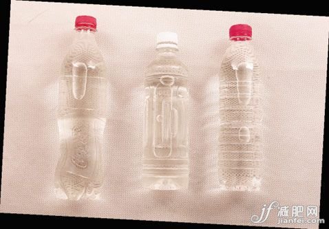 巧用塑料瓶做运动速减赘肉