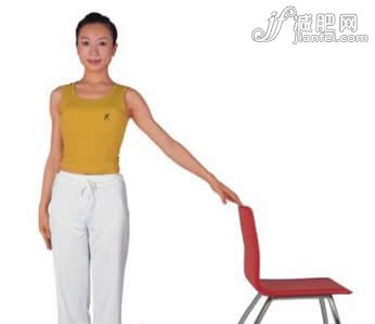 办公室瘦身瑜伽动作 一把椅子助你减赘肉