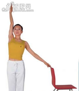 办公室瘦身瑜伽动作 一把椅子助你减赘肉
