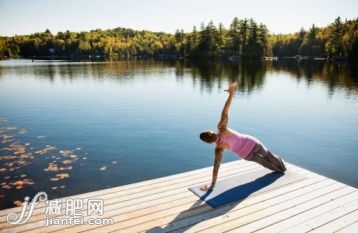 人,自然,户外,商用码头,35岁到39岁_166087347_Woman practicing yoga on a dock_创意图片_Getty Images China 人,自然,户外,商用码头,35岁到39岁_166087347_Woman practicing yoga on a dock_创意图片_Getty Images China