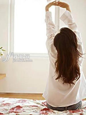 减肚又美背 只需每天伸懒腰