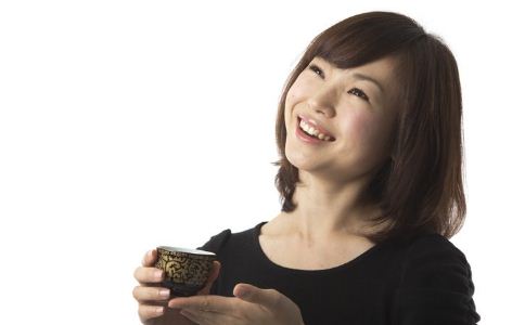 每天喝牛奶可以缩小腰围 牛奶的减肥作用 怎么喝牛奶瘦腰