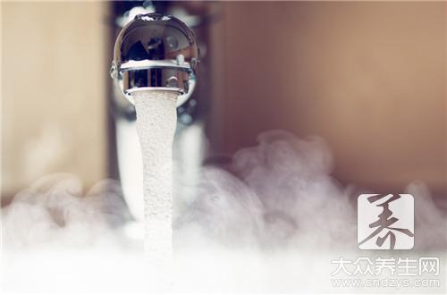 喝热水竟有12个好处，加6种食物更健康！(1)