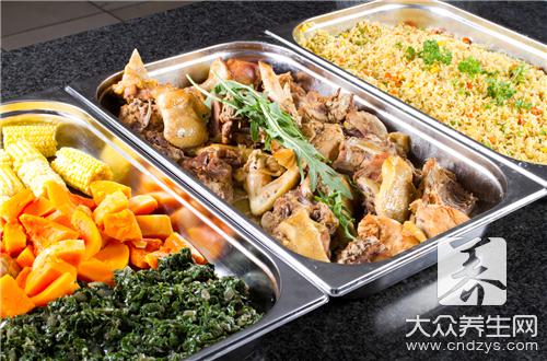吃剩菜剩饭有什么危害呢？
