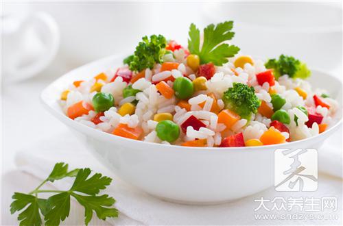 电饭锅蒸米饭