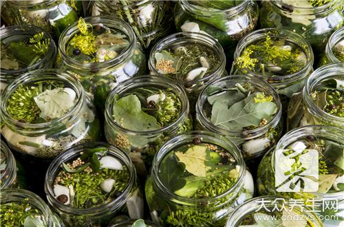 菠萝为什么要用盐水泡？要泡多久(1)