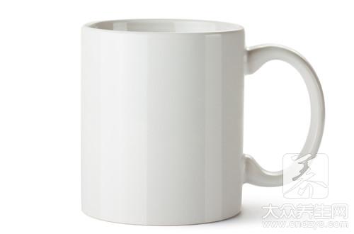 保温杯能泡茶吗 这两个陋习很伤身