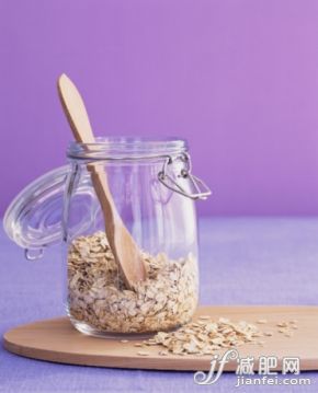 食品,广口瓶,饮食,影棚拍摄,室内_89605832_Oats in jar with spoon_创意图片_Getty Images China