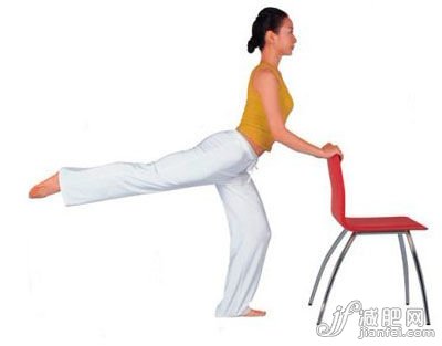 向后抬右腿