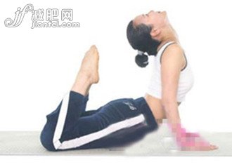 眼镜蛇式瑜伽 “水桶腰”变“水蛇腰”