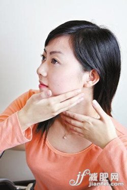 8式瘦脸瑜伽动作 缔造完美下额美人脸