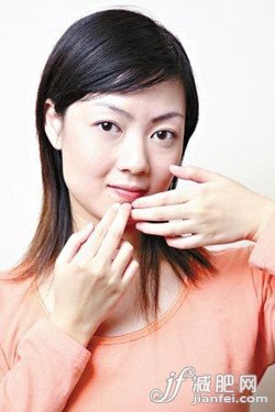 8式瘦脸瑜伽动作 缔造完美下额美人脸