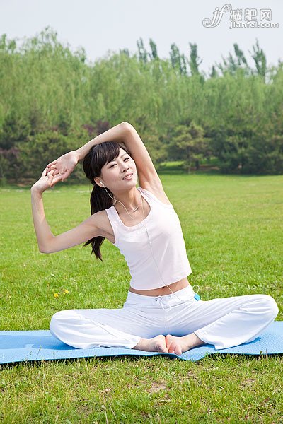 英雄坐姿瘦腿 一个月成就纤纤玉腿
