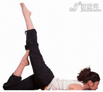 每天在家练瑜伽 10分钟有效瘦腰提臀部