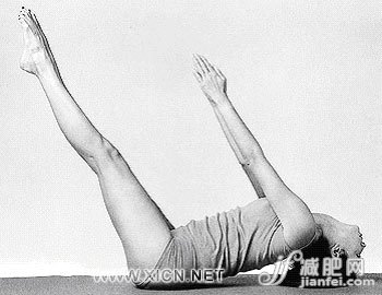 倾斜的U字瑜珈减肥简单动作