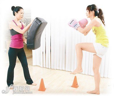 "踢拳"锻炼肌肉排毒去水肿