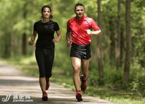 纠正跑步姿势 纤细美腿跑出来