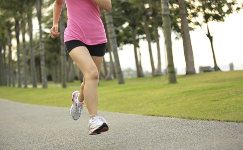 跑步减肥都有哪些好处 跑步减肥的好处有哪些 怎么跑步最减肥