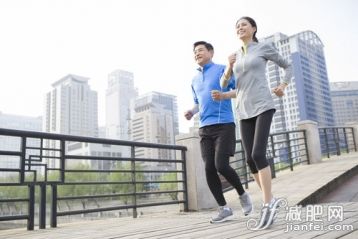 锻炼,运动,跑,快乐,健康生活方式_87a8684eb_中年夫妇在公园跑步健身_创意图片_Getty Images China 锻炼,运动,跑,快乐,健康生活方式_87a8684eb_中年夫妇在公园跑步健身_创意图片_Getty Images China