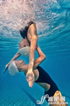 人,泳装,运动,水下,舞蹈_472136727_Synchronized swimming - hidden effort_创意图片_Getty Images China 人,泳装,运动,水下,舞蹈_472136727_Synchronized swimming - hidden effort_创意图片_Getty Images China