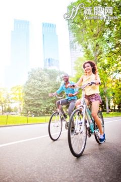 人,活动,休闲装,城市,生活方式_482677509_Couple in New York City's Central park_创意图片_Getty Images China