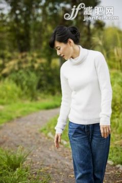 户外,人,东亚文化,乡村路,步行_gic5377777_Woman walking on rural road_创意图片_Getty Images China 户外,人,东亚文化,乡村路,步行_gic5377777_Woman walking on rural road_创意图片_Getty Images China