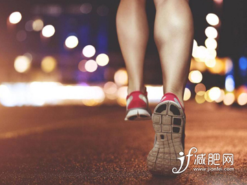 夜跑减肥的正确方法 这些夜跑须知了解一下.jpg
