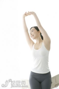 伸展,生活方式,锻炼,30到39岁,微笑_gic11165260_Woman stretching_创意图片_Getty Images China 伸展,生活方式,锻炼,30到39岁,微笑_gic11165260_Woman stretching_创意图片_Getty Images China