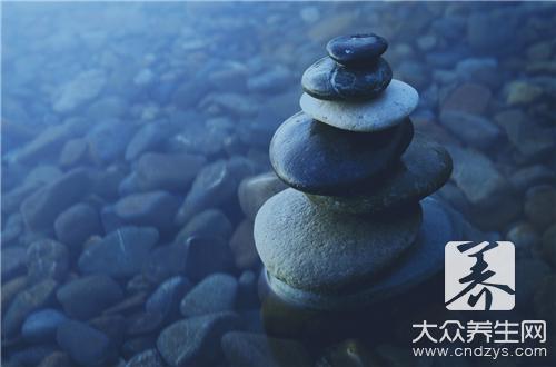 为什么 手指甲上有黑竖纹