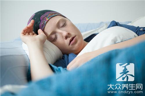 白斑病是怎么引起的呢？