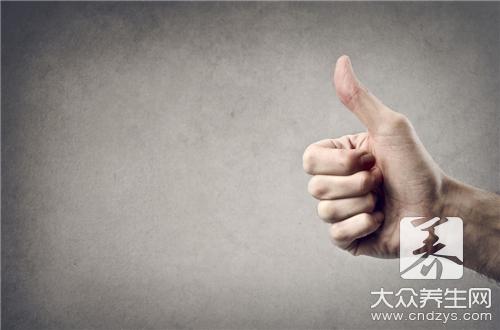 大拇指指甲上有竖纹