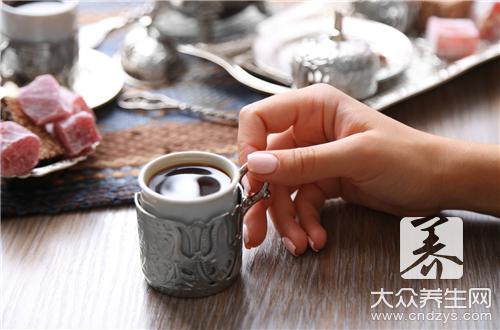 脸上长疖子